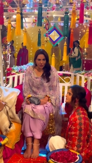 Mandy Takhar feet photo thumbnail