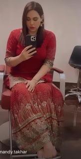Mandy Takhar feet photo thumbnail