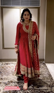 Mandy Takhar feet photo thumbnail