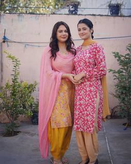 Mandy Takhar feet photo thumbnail