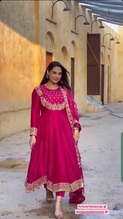 Mandy Takhar feet photo thumbnail