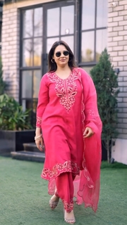 Mandy Takhar feet photo thumbnail