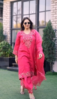Mandy Takhar feet photo thumbnail