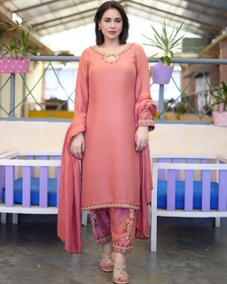 Mandy Takhar feet photo thumbnail
