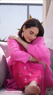 Mandy Takhar feet photo thumbnail