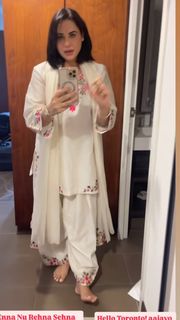 Mandy Takhar feet photo thumbnail