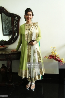 Manisha Koirala feet photo 2