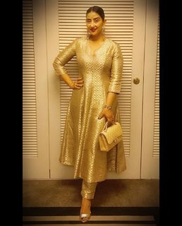 Manisha Koirala feet photo 8
