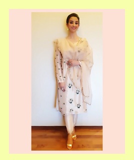 Manisha Koirala feet photo 1