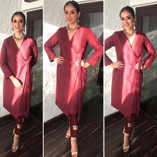 Manisha Koirala feet photo 17