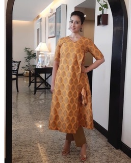 Manisha Koirala feet photo 11