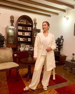 Manisha Koirala feet photo 15