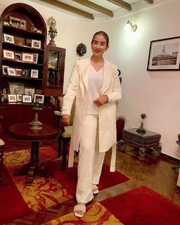 Manisha Koirala feet photo 14