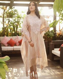 Manisha Koirala feet photo 1