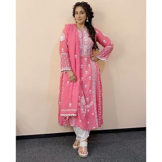 Manisha Koirala feet photo 19