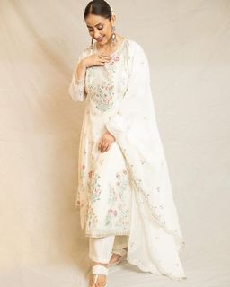Manisha Koirala feet photo 18