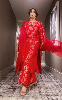 Manisha Koirala feet photo 8