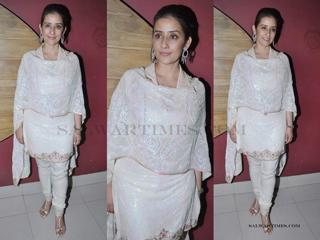 Manisha Koirala feet photo 12