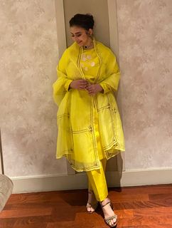 Manisha Koirala feet photo 5