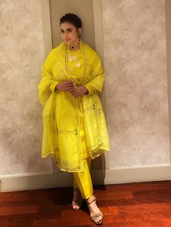 Manisha Koirala feet photo 4
