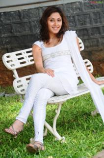 Manjari Fadnnis feet photo 11