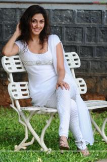 Manjari Fadnnis feet photo 10