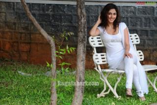 Manjari Fadnnis feet photo 7