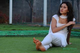Manjari Fadnnis feet photo 9