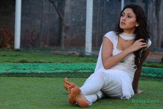 Manjari Fadnnis feet photo 7