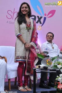 Manju Warrier feet photo thumbnail