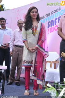 Manju Warrier feet photo thumbnail