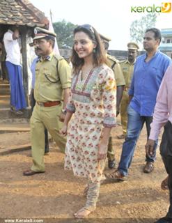 Manju Warrier feet photo thumbnail