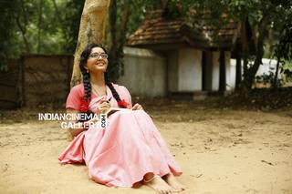 Manju Warrier feet photo thumbnail