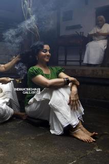 Manju Warrier feet photo thumbnail