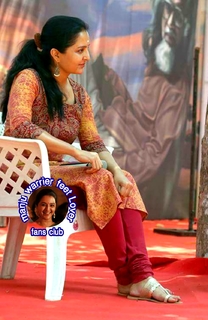 Manju Warrier feet photo thumbnail