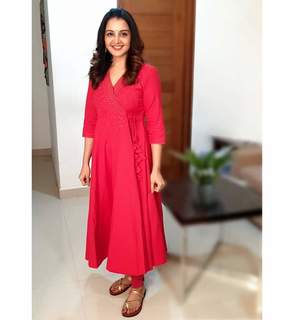 Manju Warrier feet photo thumbnail