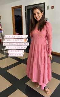 Manju Warrier feet photo thumbnail