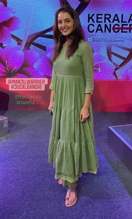 Manju Warrier feet photo thumbnail