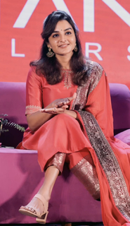 Manju Warrier feet photo thumbnail