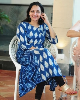 Manju Warrier feet photo thumbnail
