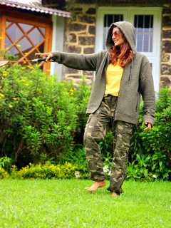 Manju Warrier feet photo thumbnail