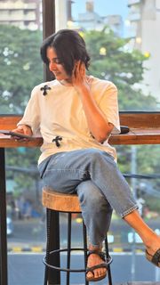 Manju Warrier feet photo thumbnail
