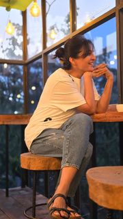 Manju Warrier feet photo thumbnail
