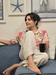 Manju Warrier feet photo thumbnail