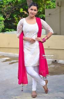 Mannara Chopra feet photo 11