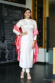 Mannara Chopra feet photo 3