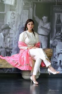 Mannara Chopra feet photo 15