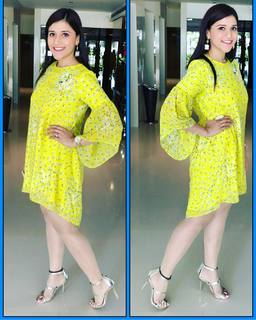 Mannara Chopra feet photo 12