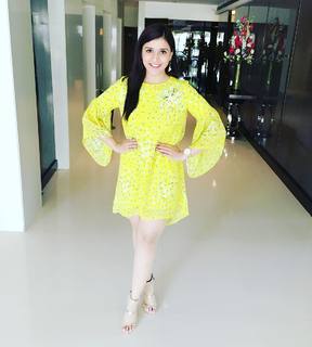 Mannara Chopra feet photo 11