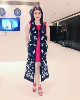 Mannara Chopra feet photo 10